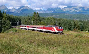 Dvoch slovenských tínedžerov zrazil v Rakúsku vlak. Jeden z nich, len 17-ročný chlapec, zomrel v nemocnici