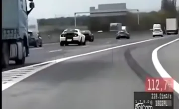 VIDEO: Pretekári v Bratislave sa naháňali na diaľnici. Policajti dali každému pokutu 800 eur