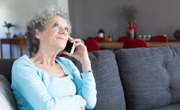 Falošný vnuk obral v Bratislave dôchodkyňu o 30-tisíc eur. Žena peniaze pekne nabalíkovala do obálok a odovzala na ulici