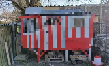 FOTO: Z obyčajného kurníka sa stal virálny hit. Čech ho prerobil na orginálny a známy fastfood