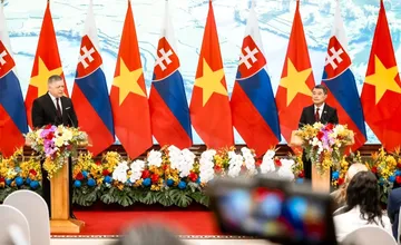 Vládny špeciál pri odlete z Vietnamu uviazol v Kazachstane, časť delegácie sa musí vrátiť komerčnými letmi