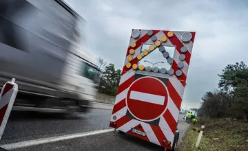 AKTUALIZOVANÉ: Diaľnica D1 pri Bratislave je už otvorená, podarilo sa to skôr než sa očakávalo. Čo sa tam dialo?