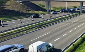 AKTUALIZOVANÉ: Vodiči, pozor! Na D1 do Trnavy sa tvorí kolóna, v Ivanke pri Dunaji polícia obmedzila výjazd z obce