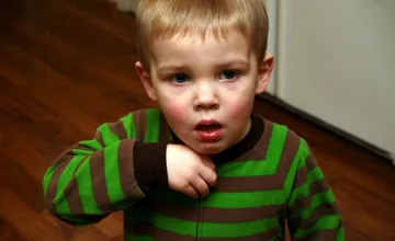 V jednej z bratislavských škôlok sa objavil čierny kašeľ, rodičia okamžite otvorili tému očkovania a chorých detí 