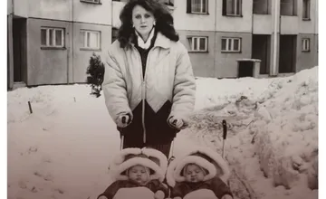 Facebook dokázal nemožné: Petržalské dvojičky z viac ako 40-ročnej fotky vypátrali za dve hodiny