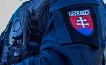 Konflikt zákazníka a SBS-károv v Bratislave si vyžiadal zásah policajtov, krvácajúceho muža museli previezť do nemocnice