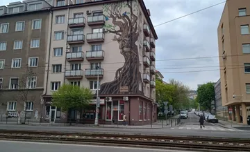 Mural na Račianskej rozdelil Bratislavčanov: Objednali si ho obyvatelia bytovky, nie každému sa páči