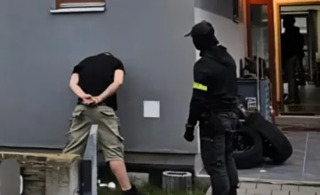 Polícia zasahovala na západom Slovensku v rámci akcie MEDELIN. Rozbila drogovú skupinu a zadržala 6 ľudí