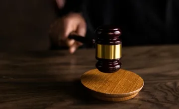 Bratislavský súd rozhodol o väzbe pre jednu osobu po štvrtkovej akcii ÚBOK, vyšetrovanie pokračuje