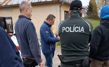 Spor o elektráreň Málinec sa vyostruje, vedci z bratislavskej UK mali čeliť napadnutiu, aktivisti obvinenia odmietajú