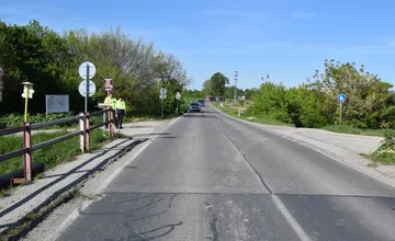 Polícia hľadá svedkov tragickej nehody pri Chorvátskom Grobe. Cyklista po zrážke zomrel