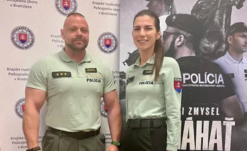 FOTO: Bratislavskí policajti telefonicky zachránili život 13-ročného chlapca, od vďačného občana dostali milý email