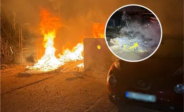 FOTO: Požiar kontajnerov v piatom bratislavskom okrese poškodil päť áut, cudzie zavinenie nie je vylúčené