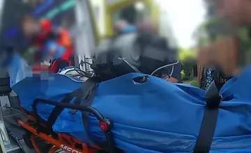 Mestskí policajti v Bratislave zachránili život žene, použili pri tom AED. VIete, kde sa vo vašom okolí nachádza?