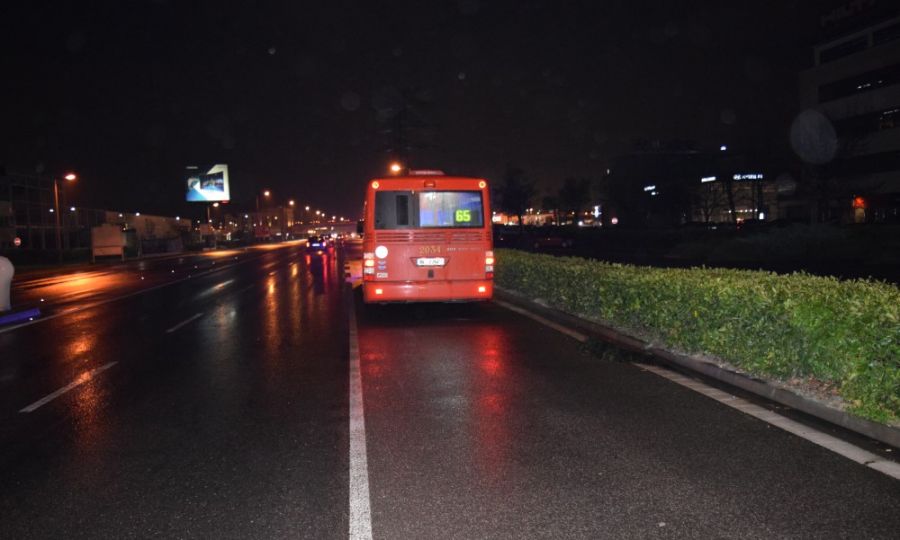 Zranenie v MHD spôsobil prechod nezodpovedného vodiča na červenú, polícia hľadá svedkov nehody, foto 3