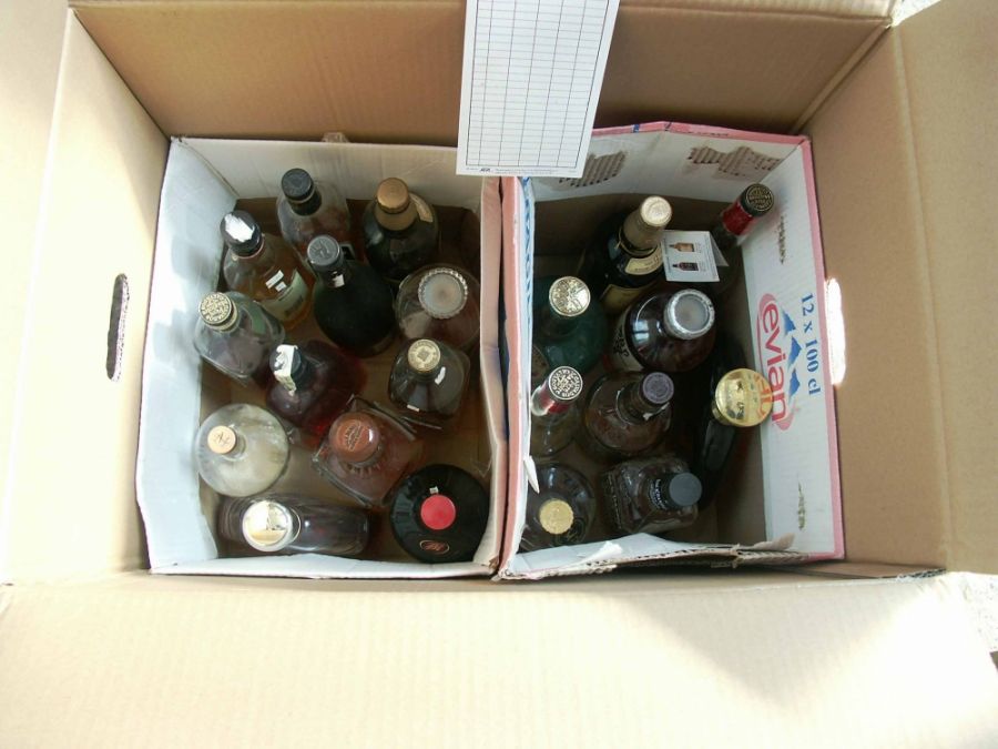 Colníci likvidovali parfumy a alkohol, zlikvidovali tovar v hodnote viac ako 30 tisíc eur, foto 2