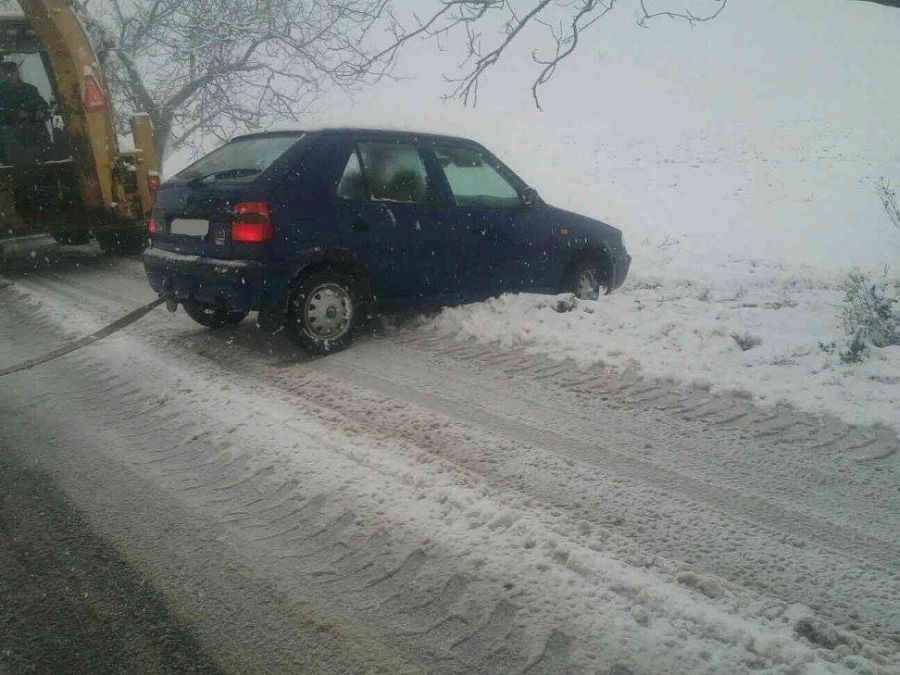 Snehová kalamita zasiahla celé Slovensko, najhoršia situácia je v Bratislavskom a Trnavskom kraji, foto 11