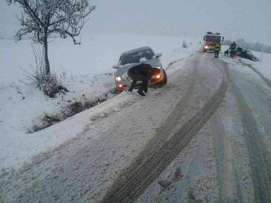 Snehová kalamita zasiahla celé Slovensko, najhoršia situácia je v Bratislavskom a Trnavskom kraji, foto 9