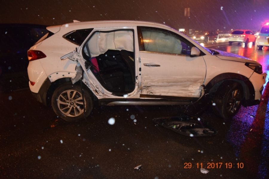 Vo Vajnoroch sa zrazili tri autá na križovatke, polícia žiada svedkov nehody o bližšie informácie, foto 2