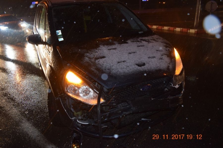Vo Vajnoroch sa zrazili tri autá na križovatke, polícia žiada svedkov nehody o bližšie informácie, foto 3