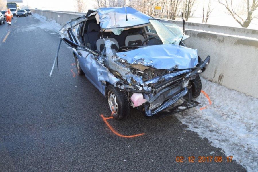 Dve dopravné nehody riešila polícia počas prvej decembrovej soboty  na diaľnici D1, foto 1