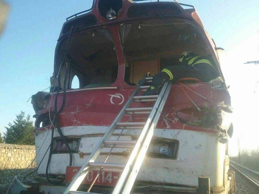 Vlak sa zrazil s nákladným autom v Novom Svete,rušňovodič zraneniam na mieste podľahol, foto 3
