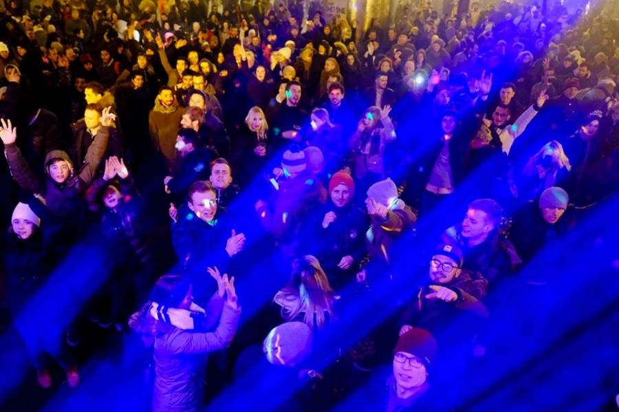 Takto vyzerala Silvestrovská noc 2017/2018 v Bratislave - ohňostroj, svetelná šou a diskotéka, foto 6