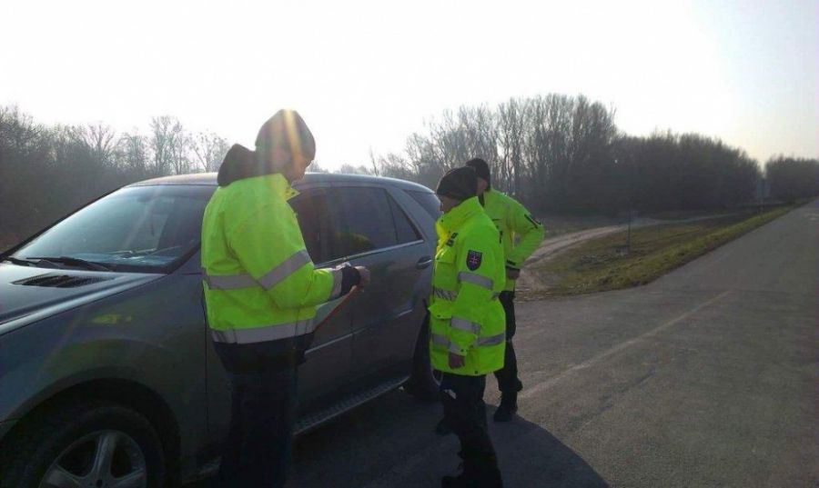 Po Dunajskej hrádzi nesmú jazdiť autá bez písomného povolenia, polícia si na nich posvietila, foto 2