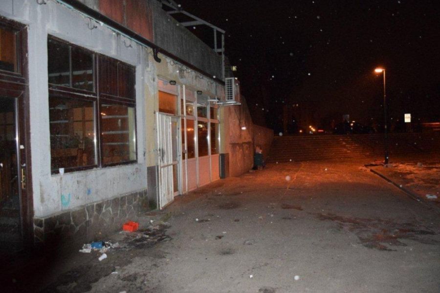 Na Stavbárskej ulici zasahovali policajti, zadržali 6 osôb v súvislosti s drogovou činnosťou, foto 2