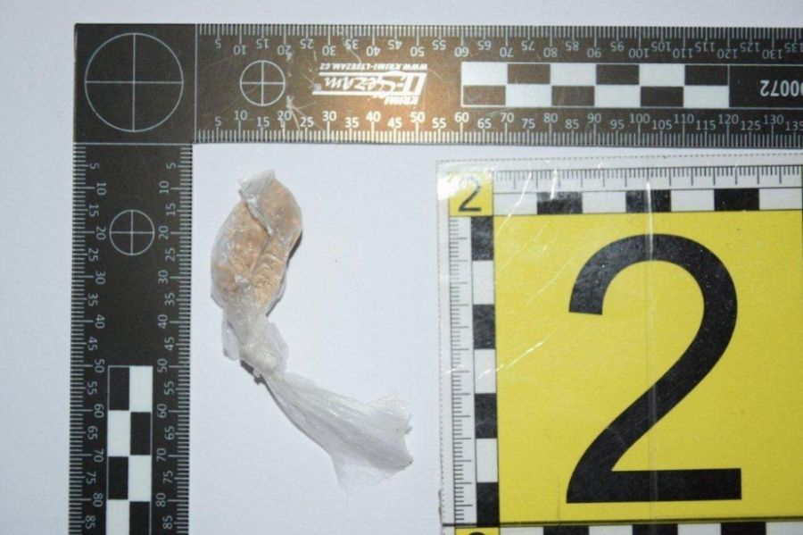 Na Stavbárskej ulici zasahovali policajti, zadržali 6 osôb v súvislosti s drogovou činnosťou, foto 5