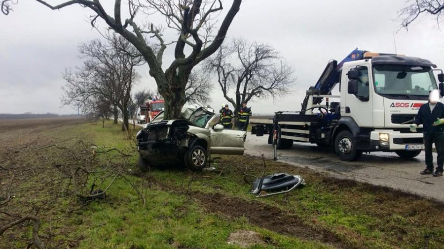 Tragická nehoda medzi obcami Blatné a Šenkvice si vyžiadala život 58-ročného vodiča, foto 2