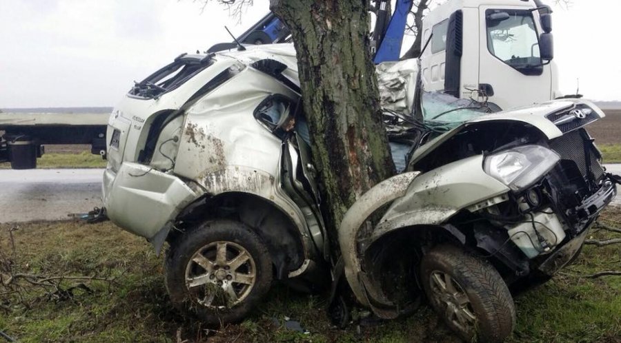 Tragická nehoda medzi obcami Blatné a Šenkvice si vyžiadala život 58-ročného vodiča, foto 4