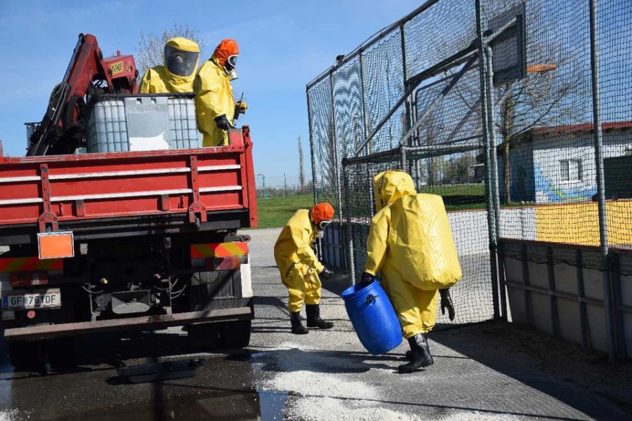 Bratislavskí hasiči si overili a doplnili zručnosti na medzinárodnom cvičení so škodlivými látkami, foto 3