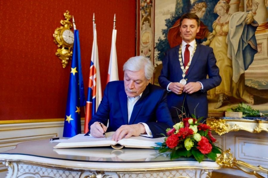 Cenu primátora si v piatok 20. apríla z rúk Iva Nesrovnala prevzalo 12 ocenených laureátov, foto 7