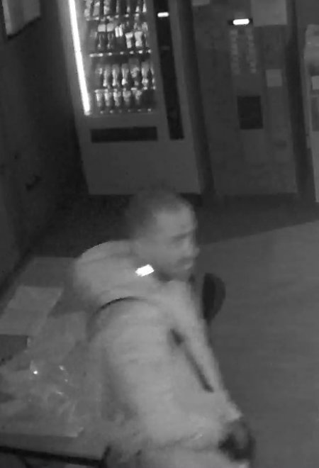Polícia žiada verejnosť o pomoc, pátrajú po neznámom zlodejovi auta, foto 1