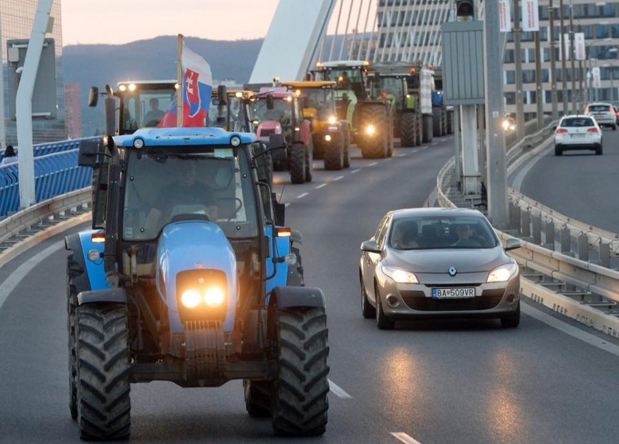 Farmári prišli do Bratislavy: polícia usmerňuje dopravu, jazdite zodpovedne, foto 2
