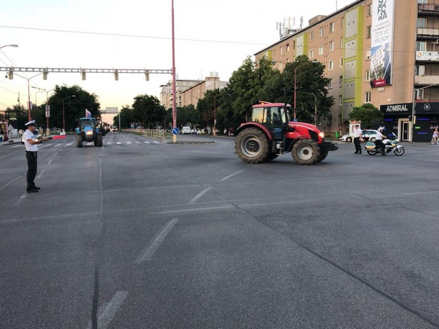 Farmári prišli do Bratislavy: polícia usmerňuje dopravu, jazdite zodpovedne, foto 3