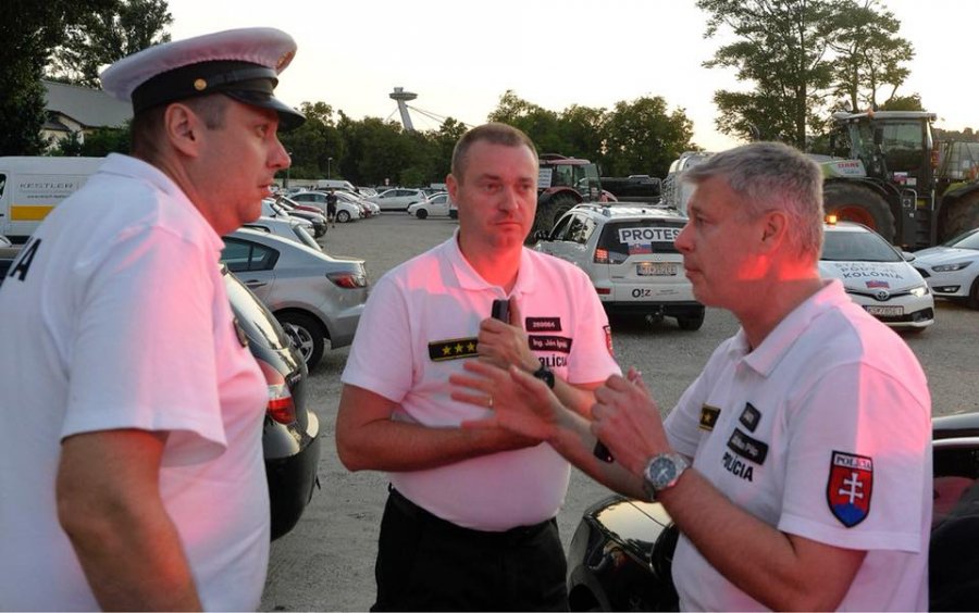 Farmári prišli do Bratislavy: polícia usmerňuje dopravu, jazdite zodpovedne, foto 6