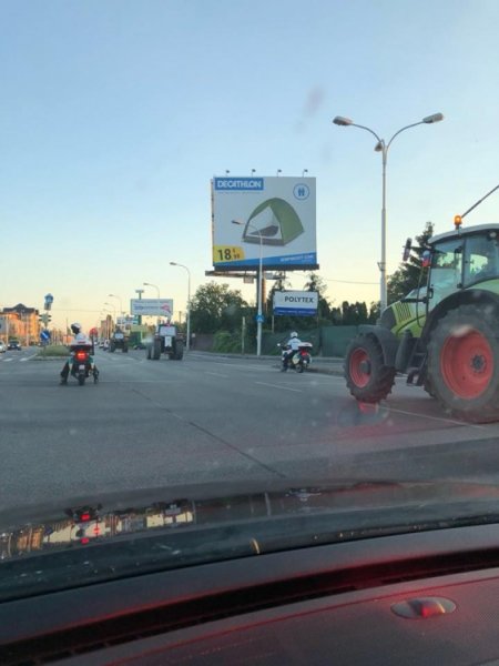 Farmári prišli do Bratislavy: polícia usmerňuje dopravu, jazdite zodpovedne, foto 7