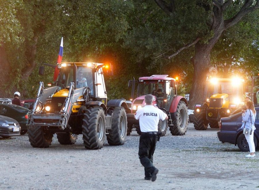 Farmári prišli do Bratislavy: polícia usmerňuje dopravu, jazdite zodpovedne, foto 8