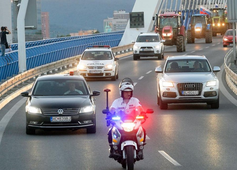 Farmári prišli do Bratislavy: polícia usmerňuje dopravu, jazdite zodpovedne, foto 9