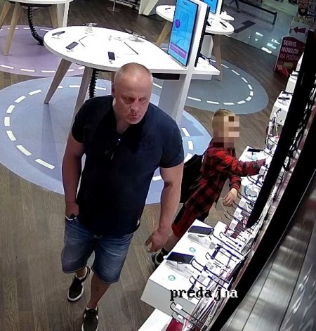 Polícia pátra po mužovi, ktorý by mohol napomôcť pri vyšetrovaní krádeže, foto 3