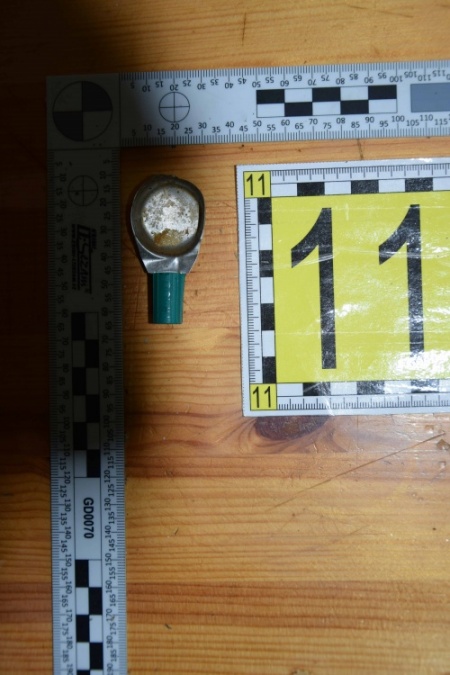 Policajná akcia na Stavbárskej o Vrakuni: Zadržali 19 dávok heroínu a dve osoby, foto 4