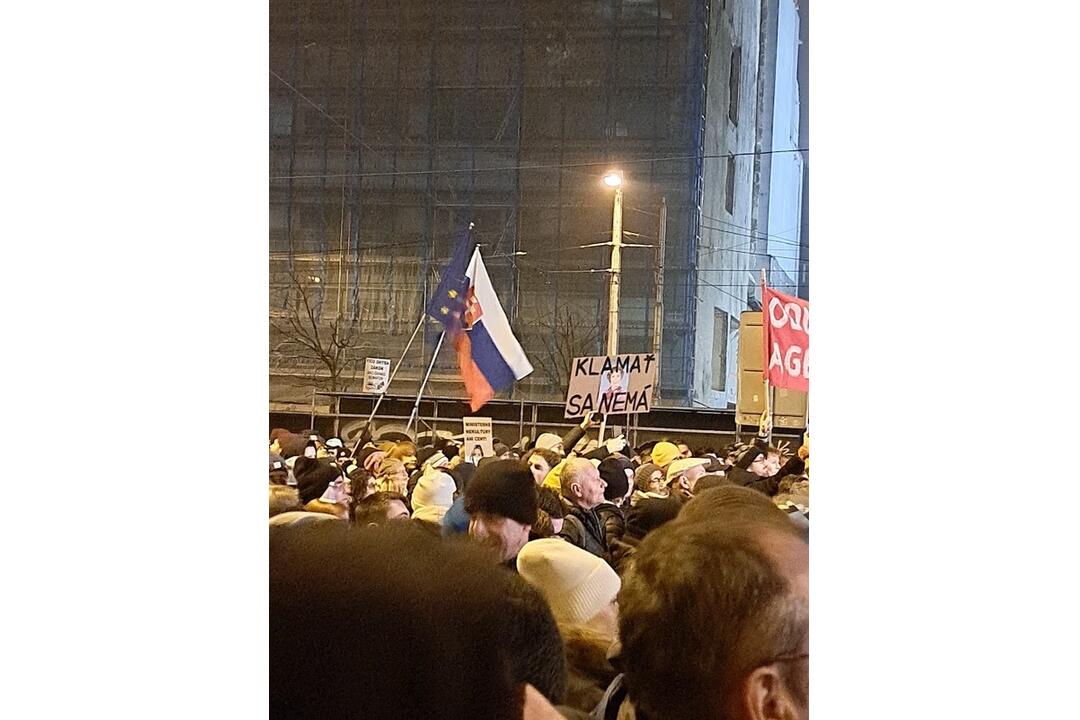 FOTO: Na opozičný protest v Bratislave prišiel opäť rekordný počet ľudí, foto 4