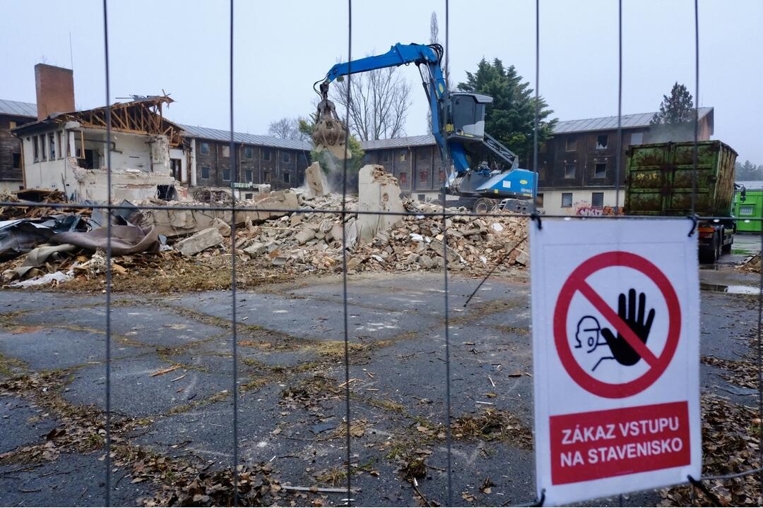 FOTO: Na mieste bývalého Hotela Flóra by malo stáť záchytné parkovisko, foto 2