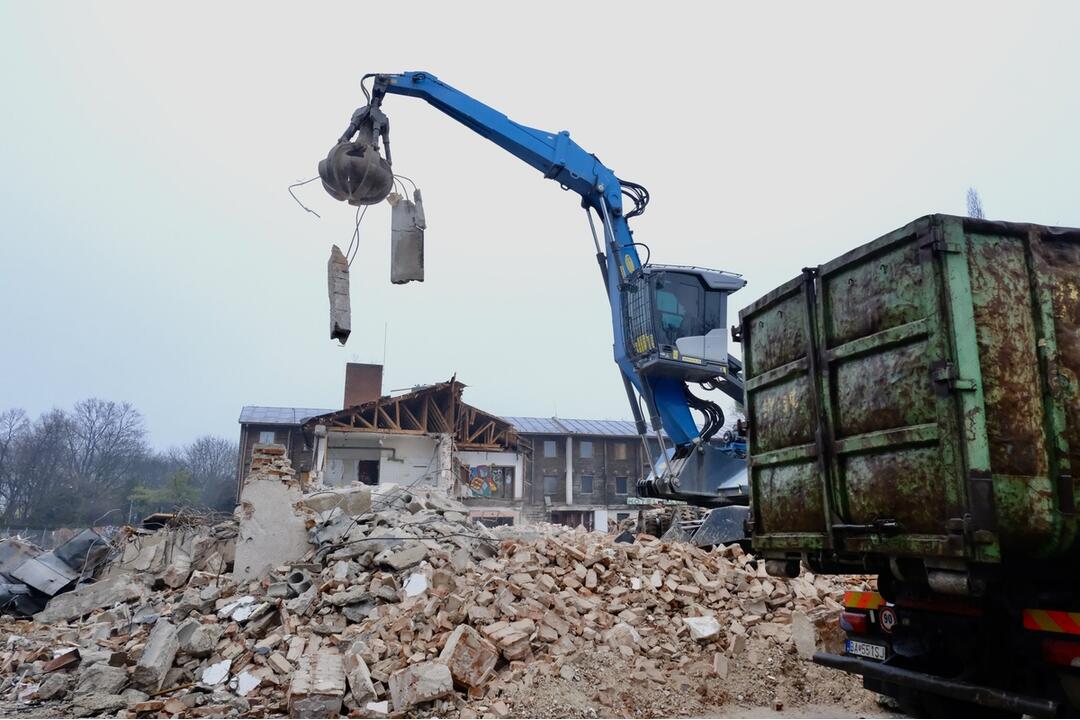 FOTO: Na mieste bývalého Hotela Flóra by malo stáť záchytné parkovisko, foto 3