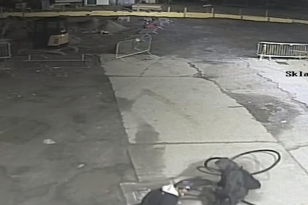 FOTO: Z parkoviska v Ružinove ukradli medené káble za viac ako 4-tisíc eur, foto 2