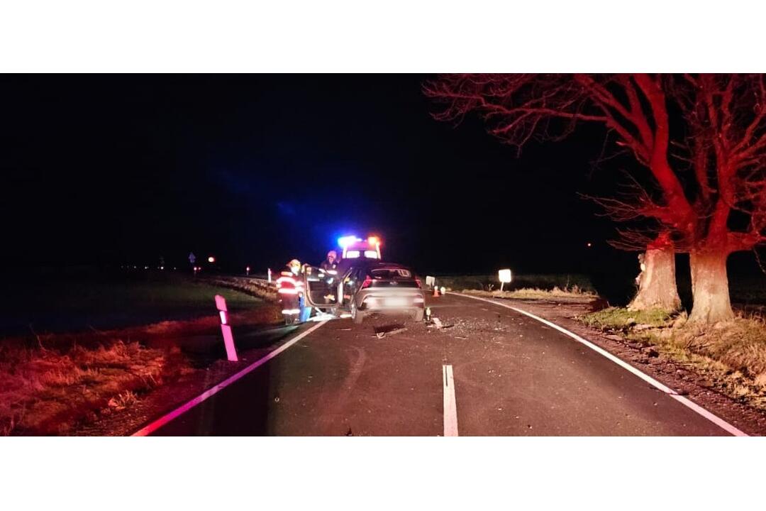 FOTO: Opitý vodič spôsobil nehodu medzi Báhoňom a Budmericami, foto 1