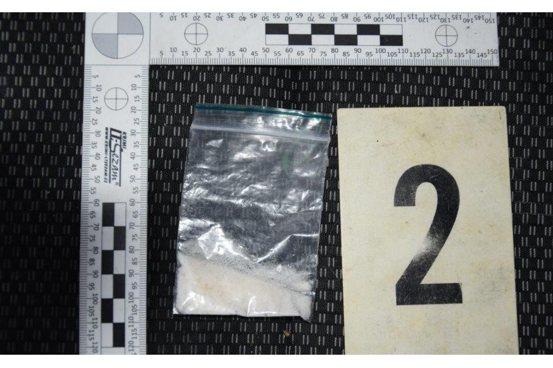 FOTO: Polícia zadržala dílera drog z Malaciek, našli uňho metamfetamín, foto 1