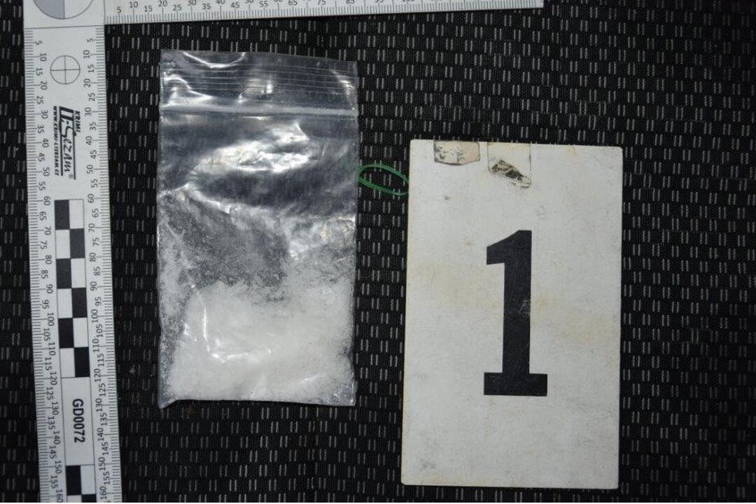 FOTO: Polícia zadržala dílera drog z Malaciek, našli uňho metamfetamín, foto 3